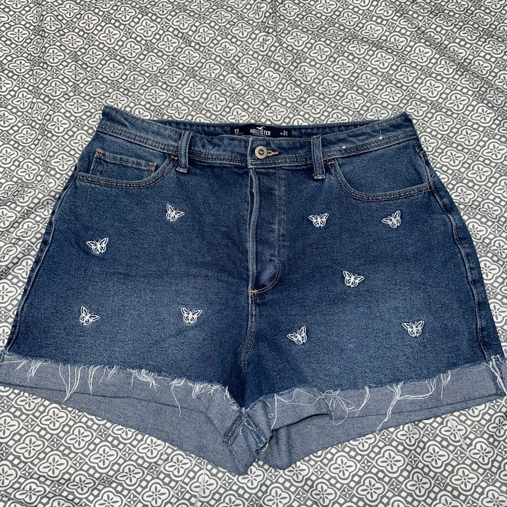 Hollister Ultra High Rise Butterfly Mom denim shorts